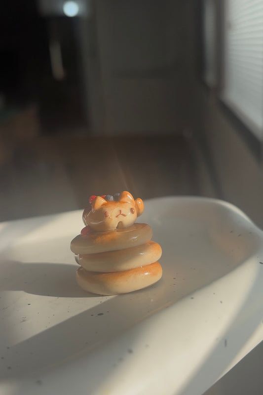 Pannukakkukissa -magneetti